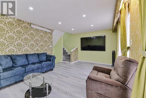 93 - 6429 Finch Avenue W, Toronto, ON - Indoor Photo Showing Living Room