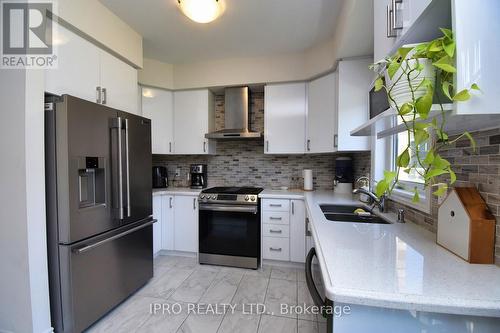 80 Scenic Ridge Gate, Brant (Paris), ON - Indoor Photo Showing Kitchen With Double Sink With Upgraded Kitchen