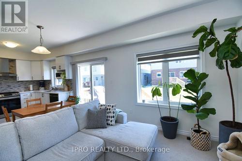 80 Scenic Ridge Gate, Brant (Paris), ON - Indoor Photo Showing Living Room