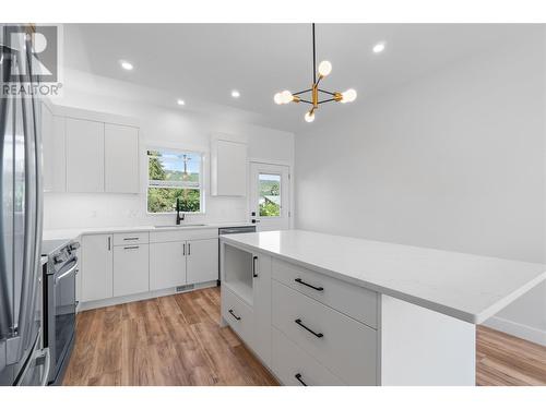 1202 Woods Lane, Enderby, BC - Indoor Photo Showing Kitchen With Upgraded Kitchen