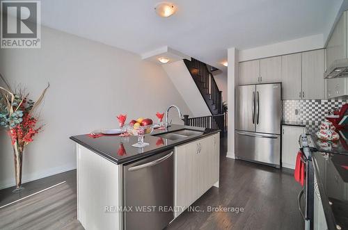 46 Troon Avenue, Vaughan, ON - Indoor Photo Showing Kitchen With Double Sink