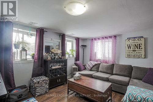 175 Mary Street, Newmarket, ON - Indoor Photo Showing Living Room