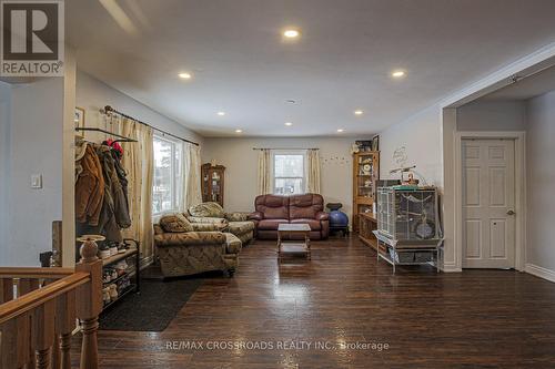 175 Mary Street, Newmarket, ON - Indoor Photo Showing Living Room