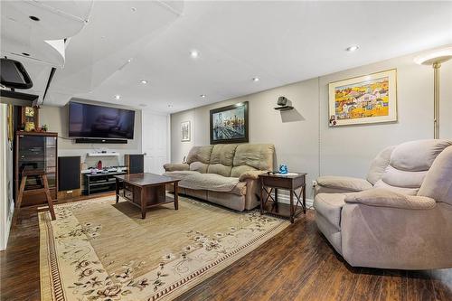 625 Tate Avenue, Hamilton, ON - Indoor Photo Showing Living Room
