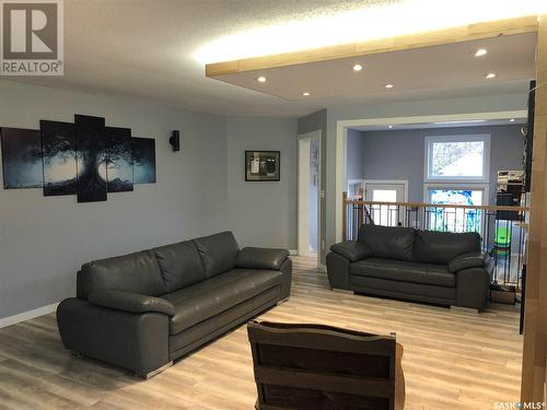 144 5Th Avenue E, Unity, SK - Indoor Photo Showing Living Room