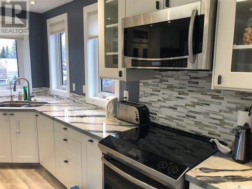 144 5Th Avenue E, Unity, SK - Indoor Photo Showing Kitchen With Double Sink