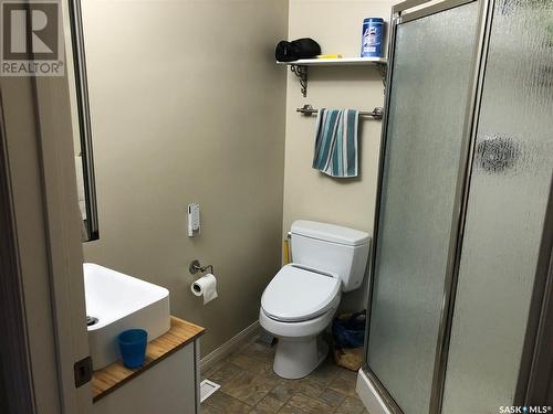 144 5Th Avenue E, Unity, SK - Indoor Photo Showing Bathroom