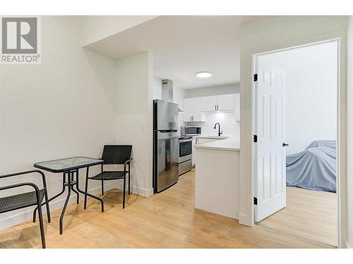 3155 Gordon Drive Unit# 402, Kelowna, BC - Indoor Photo Showing Kitchen