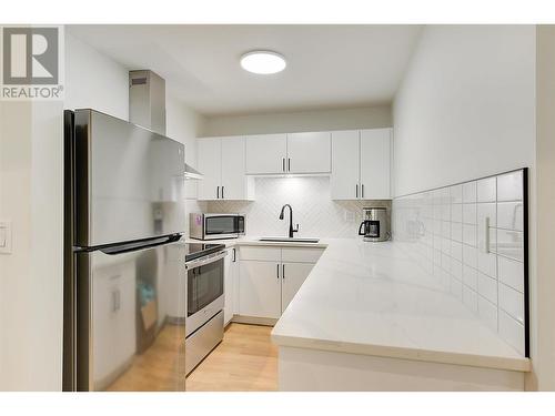 3155 Gordon Drive Unit# 402, Kelowna, BC - Indoor Photo Showing Kitchen