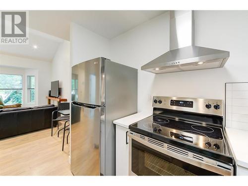 3155 Gordon Drive Unit# 402, Kelowna, BC - Indoor Photo Showing Kitchen