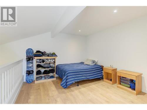 3155 Gordon Drive Unit# 402, Kelowna, BC - Indoor Photo Showing Bedroom