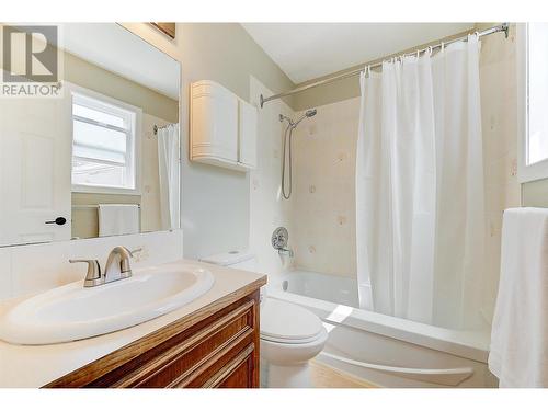 3155 Gordon Drive Unit# 402, Kelowna, BC - Indoor Photo Showing Bathroom