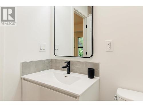 3155 Gordon Drive Unit# 402, Kelowna, BC - Indoor Photo Showing Bathroom