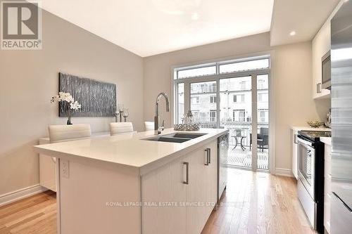 1024B Islington Avenue, Toronto (Islington-City Centre West), ON - Indoor Photo Showing Kitchen With Double Sink With Upgraded Kitchen