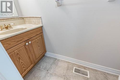 1028 Cumming Boulevard, Milton, ON - Indoor Photo Showing Bathroom