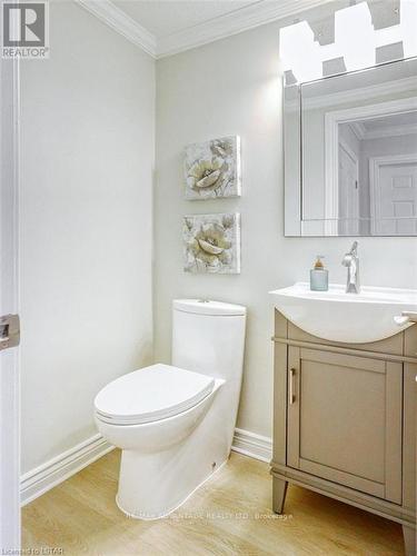 73 Ranchwood Crescent, London, ON - Indoor Photo Showing Bathroom
