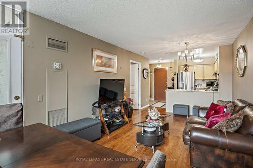 101 - 9 Northern Heights Drive, Richmond Hill (Langstaff), ON - Indoor Photo Showing Living Room