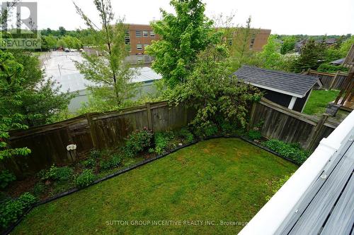 23 Sovereign'S Gate, Barrie (Innis-Shore), ON - Outdoor With Backyard