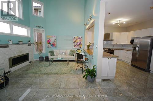 23 Sovereign'S Gate, Barrie (Innis-Shore), ON - Indoor Photo Showing Kitchen