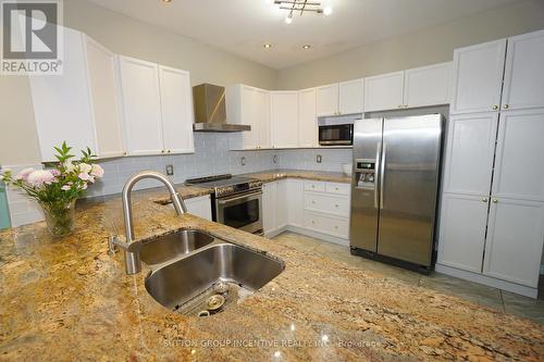 23 Sovereign'S Gate, Barrie (Innis-Shore), ON - Indoor Photo Showing Kitchen With Double Sink