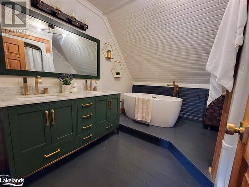 Ensuite bath for Primary Bedroom - 669 Skyhills Road, Huntsville, ON - Indoor Photo Showing Bathroom