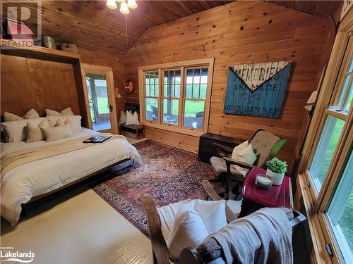 Insulated Bunkie, cozy & comfortable - 669 Skyhills Road, Huntsville, ON - Indoor Photo Showing Bedroom