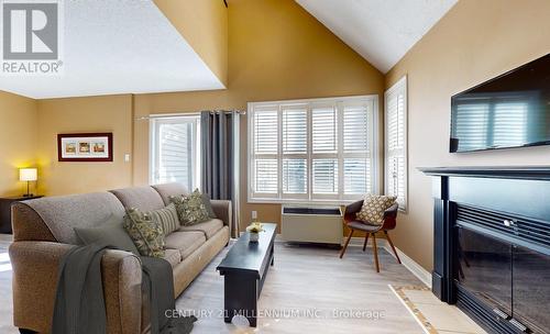 816 - 796468 Grey 19 Road, Blue Mountains, ON - Indoor Photo Showing Living Room