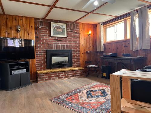 318 27Th Avenue S, Cranbrook, BC - Indoor With Fireplace