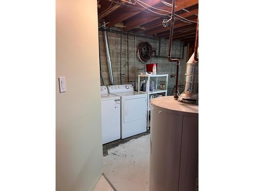 318 27Th Avenue S, Cranbrook, BC - Indoor Photo Showing Laundry Room