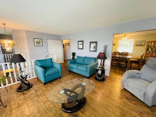 318 27Th Avenue S, Cranbrook, BC - Indoor Photo Showing Living Room