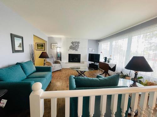 318 27Th Avenue S, Cranbrook, BC - Indoor Photo Showing Living Room With Fireplace