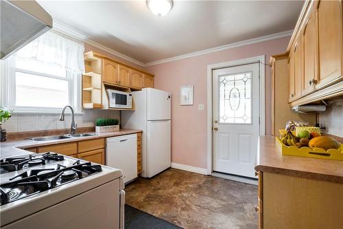 204 Parkdale Avenue S, Hamilton, ON - Indoor Photo Showing Kitchen With Double Sink