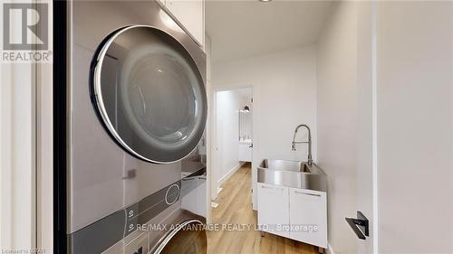 426 Waterloo Street, London, ON - Indoor Photo Showing Laundry Room