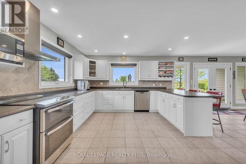 1201 Concession 2 Road, Niagara-On-The-Lake, ON - Indoor Photo Showing Kitchen