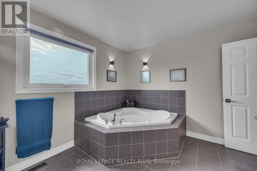 1201 Concession 2 Road, Niagara-On-The-Lake, ON - Indoor Photo Showing Bathroom