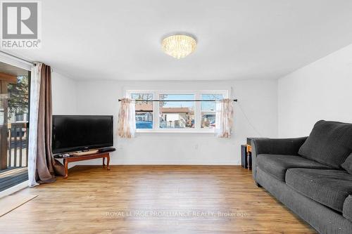 92 - 63 Whites Road, Quinte West, ON - Indoor Photo Showing Living Room