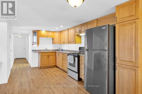 92 - 63 Whites Road, Quinte West, ON - Indoor Photo Showing Kitchen