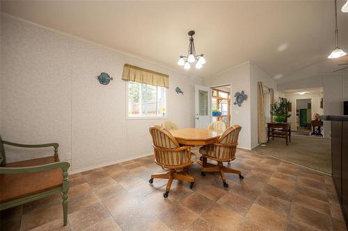 99 Sandale Drive, Winnipeg, MB - Indoor Photo Showing Dining Room