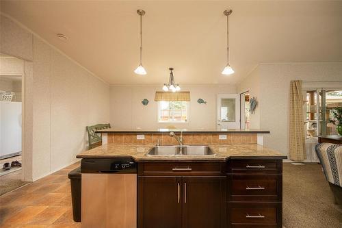 99 Sandale Drive, Winnipeg, MB - Indoor Photo Showing Kitchen With Double Sink