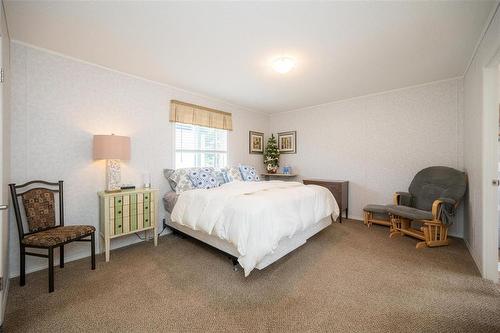 99 Sandale Drive, Winnipeg, MB - Indoor Photo Showing Bedroom