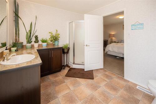 99 Sandale Drive, Winnipeg, MB - Indoor Photo Showing Bathroom