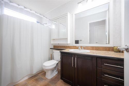 99 Sandale Drive, Winnipeg, MB - Indoor Photo Showing Bathroom