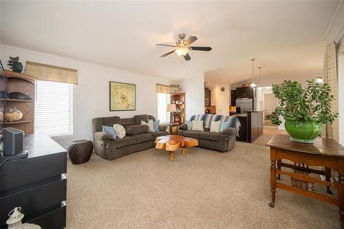 99 Sandale Drive, Winnipeg, MB - Indoor Photo Showing Living Room