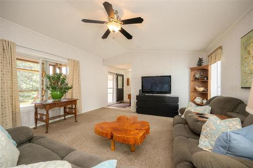 99 Sandale Drive, Winnipeg, MB - Indoor Photo Showing Living Room