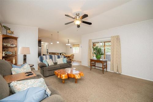 99 Sandale Drive, Winnipeg, MB - Indoor Photo Showing Living Room