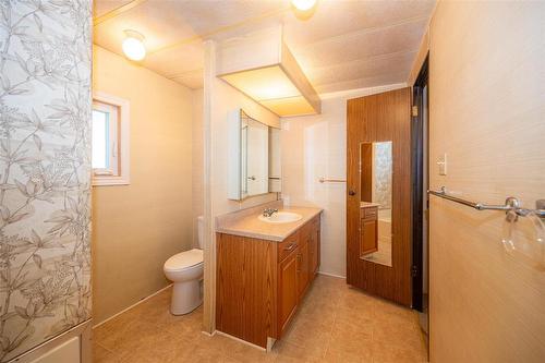 2 Shay Crescent, Winnipeg, MB - Indoor Photo Showing Bathroom