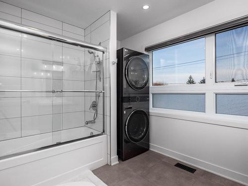 Salle de bains - 5300 Boul. Westley, Longueuil (Saint-Hubert), QC - Indoor Photo Showing Laundry Room