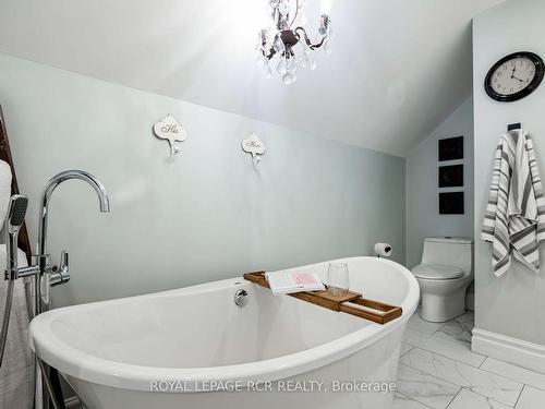 513442 2Nd Line, Amaranth, ON - Indoor Photo Showing Bathroom