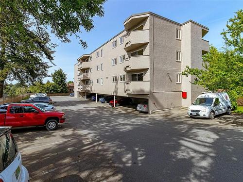 401-3800 Quadra St, Saanich, BC - Outdoor With Balcony