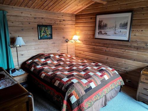 5124 Lauder Road, Merritt, BC - Indoor Photo Showing Bedroom